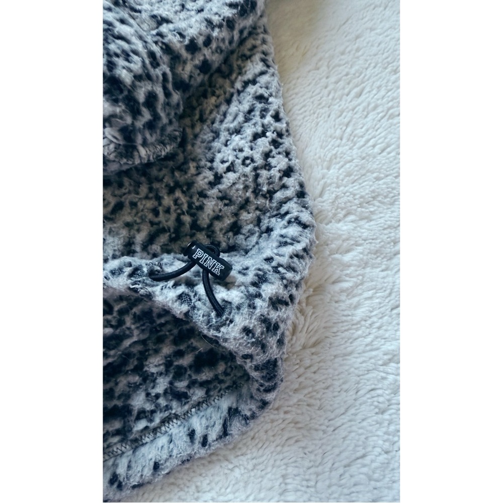 PINK 🎀 Victoria’s Secret Sherpa Hoodie - Picture 5 of 7